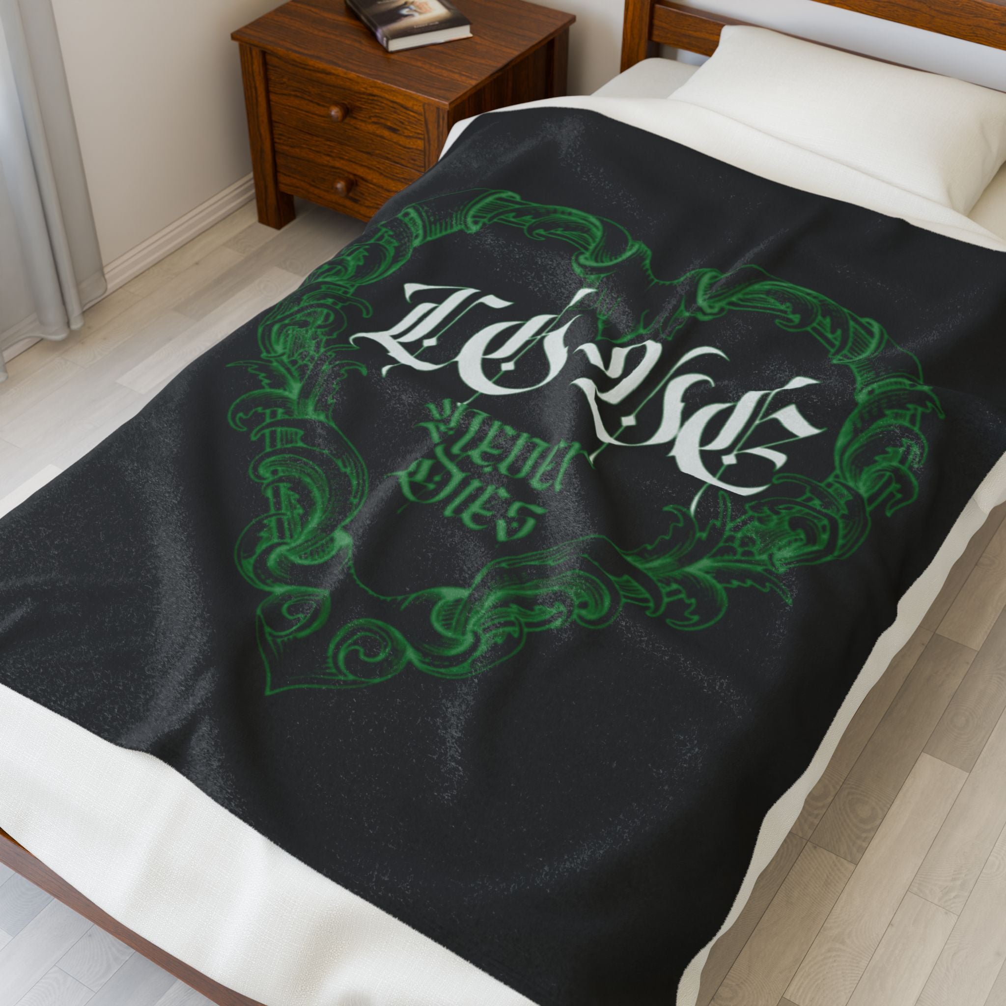 Velveteen Plush Blanket – Green Ornate Heart “Love Never Dies” Throw