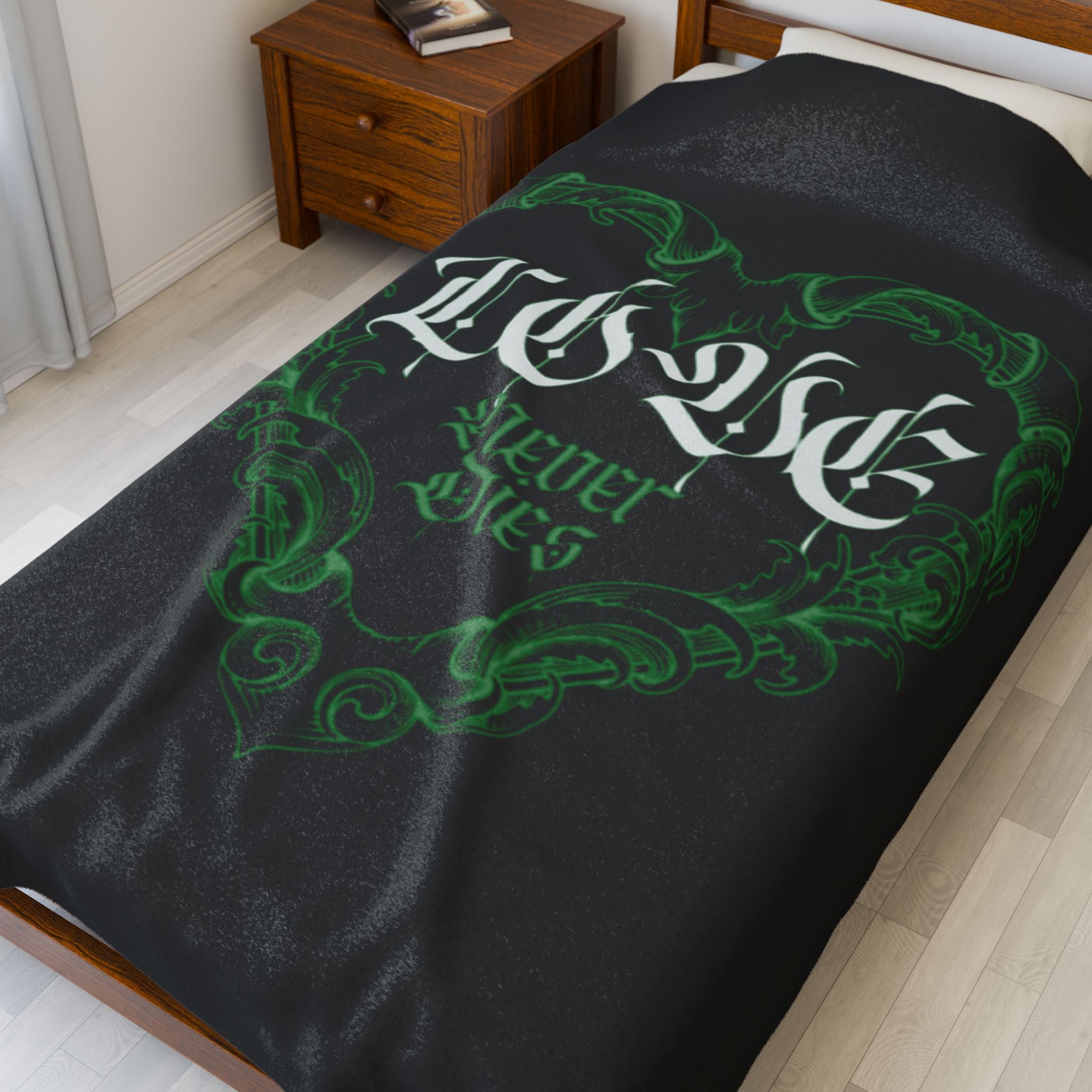 Velveteen Plush Blanket – Green Ornate Heart “Love Never Dies” Throw
